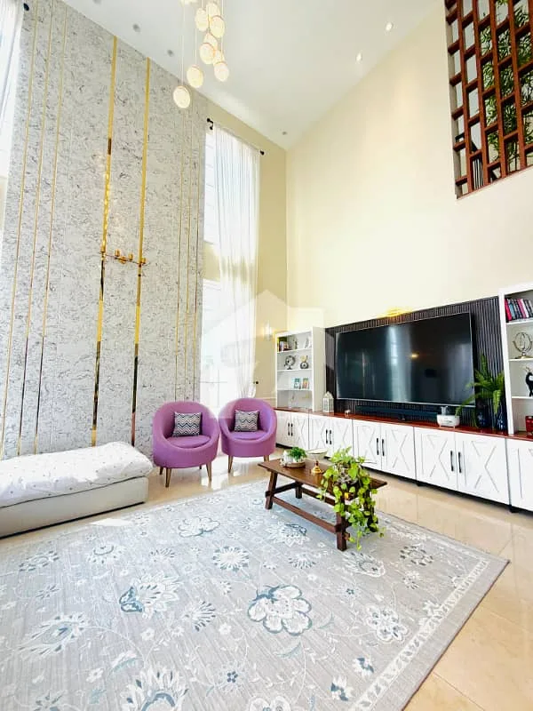 1 Kanal Luxury Villa for Sale in Top City 1 - Act Fast!