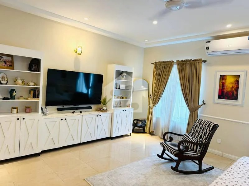 1 Kanal Luxury Villa for Sale in Top City 1 - Act Fast!