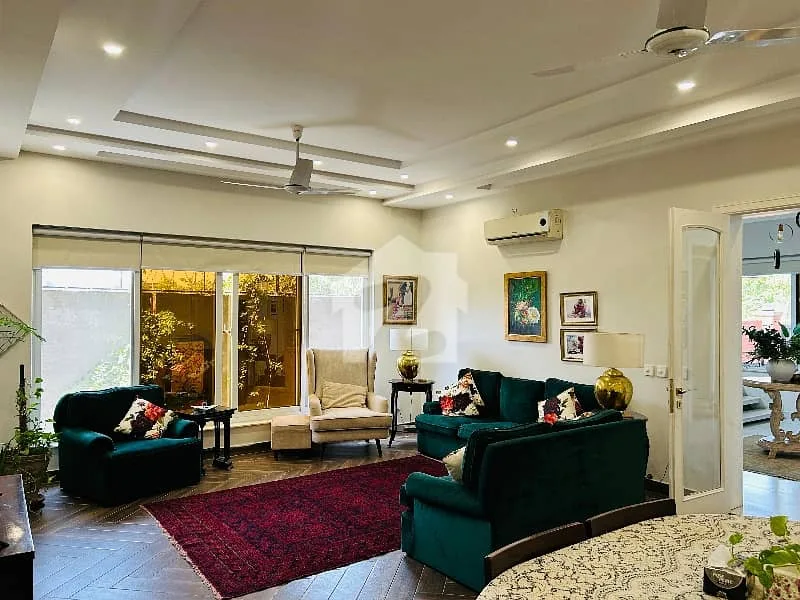 SPACIOUS AMERICAN STYLE HOME AVAILABLE FOR PURCHASE