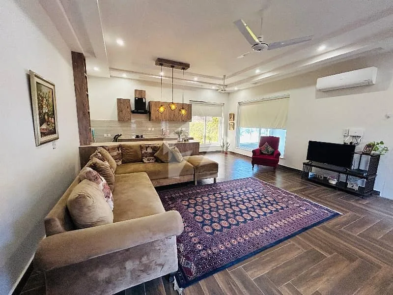 SPACIOUS AMERICAN STYLE HOME AVAILABLE FOR PURCHASE