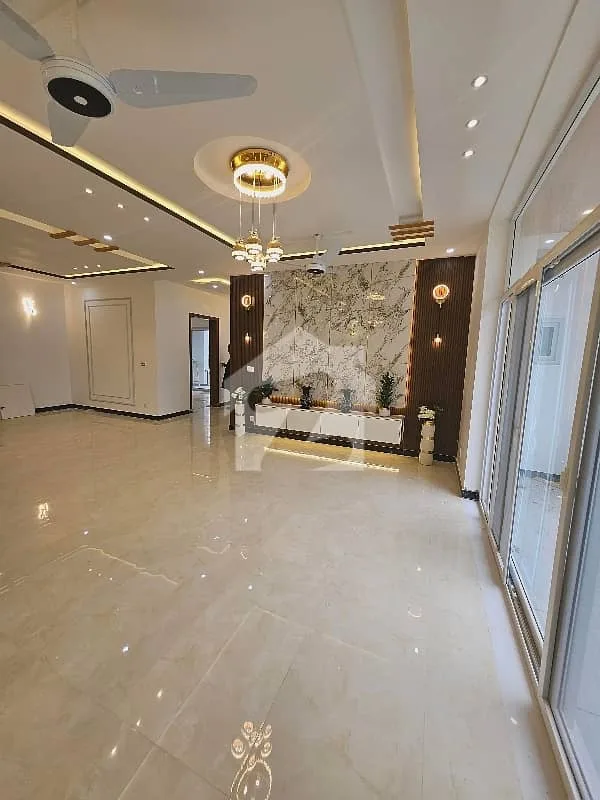 10 Marla House Available for Sale in Top City 1 - Block A