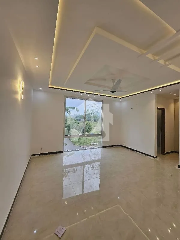 10 Marla House Available for Sale in Top City 1 - Block A