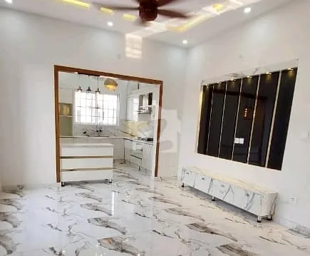 Ideal Investment Opportunity: House for Sale in Top City 1