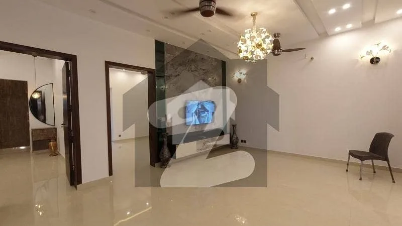 10 Marla Home Available in Top City 1