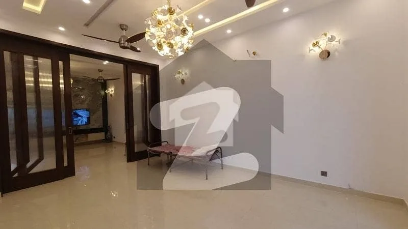 10 Marla Home Available in Top City 1
