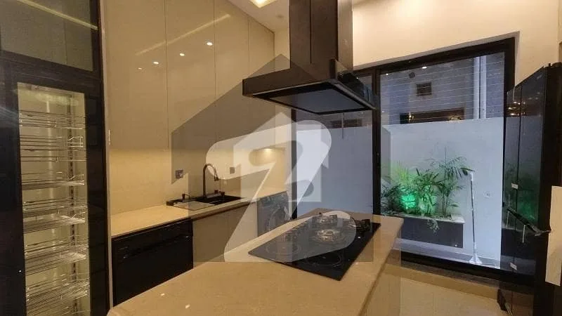 10 Marla Home Available in Top City 1