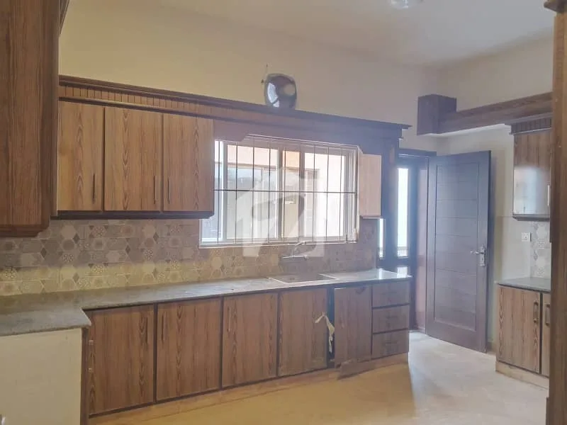 10 Marla House Available for Sale in Top City 1 - Block A