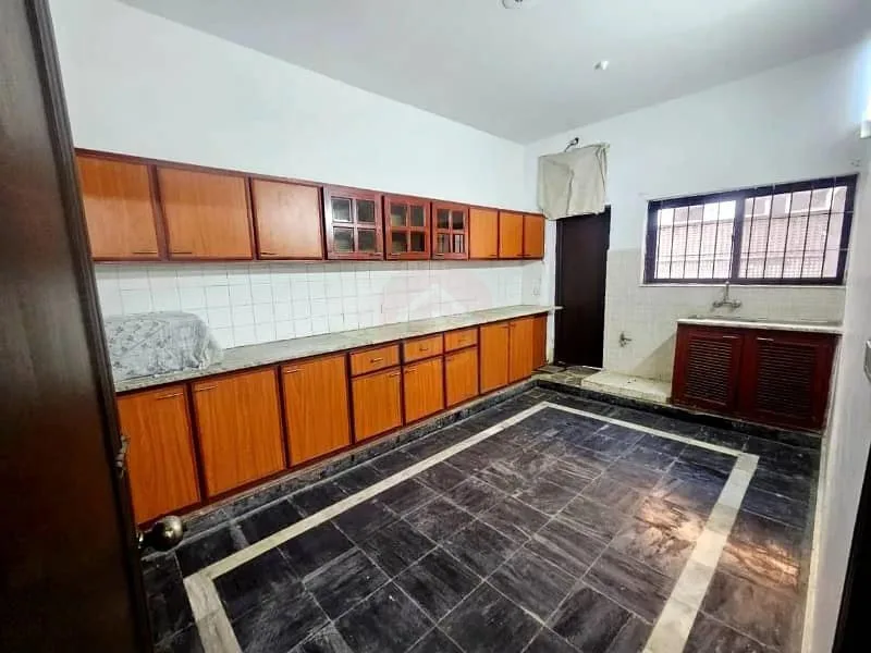 Old House with Front and Back Openings in F-6