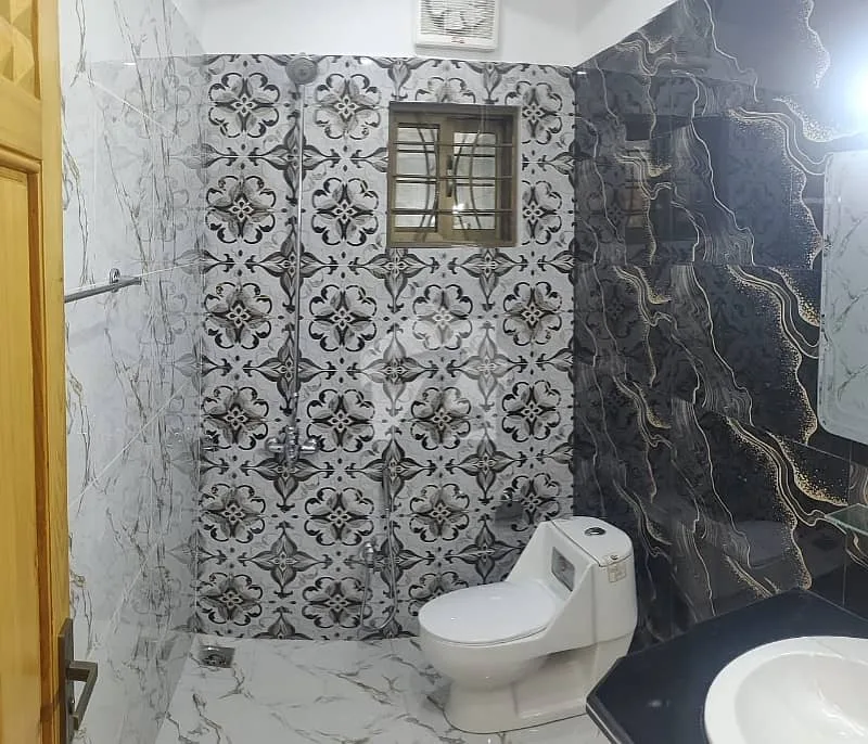 Attractive 10 Marla Home for Sale in Top City 1
