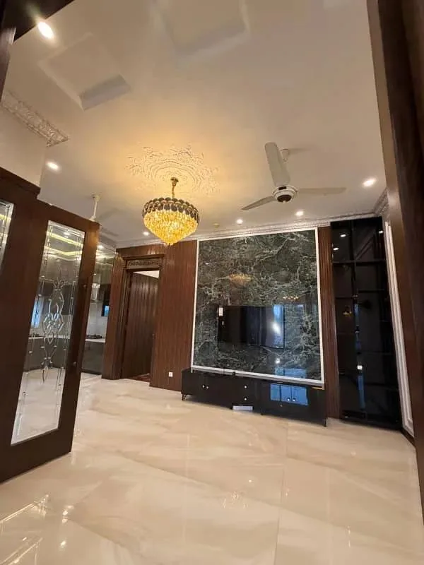 8 Marla Luxurious Royal Classic Villa for Sale in DHA Defence