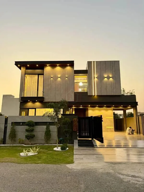 Stunning One Kanal Bungalow for Sale in DHA Lahore with Servant Quarters