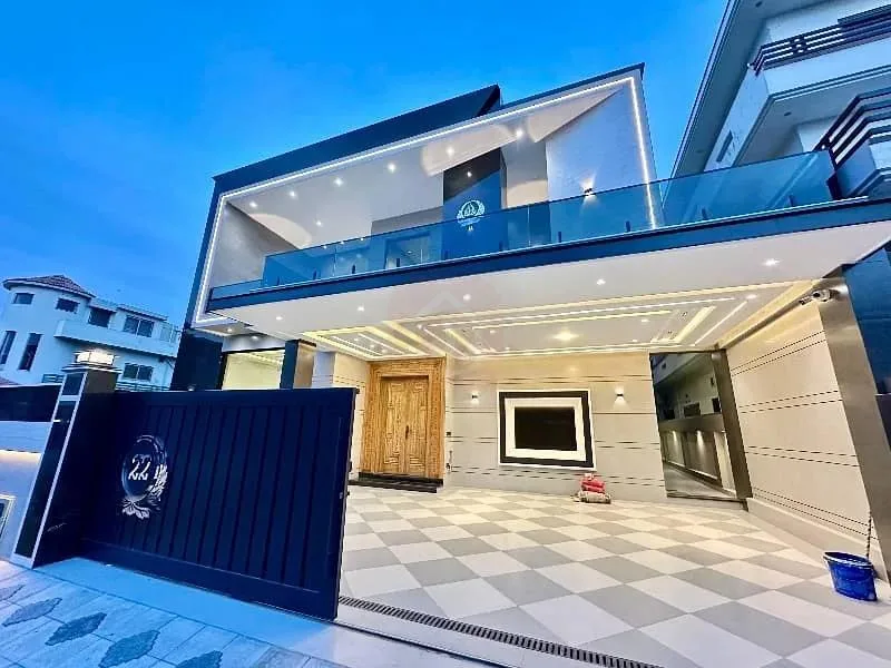 1 Kanal Newly Built Semi-Furnished House Available