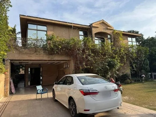 2 Kanal Modern Bungalow for Sale in DHA Lahore Near Park and Market