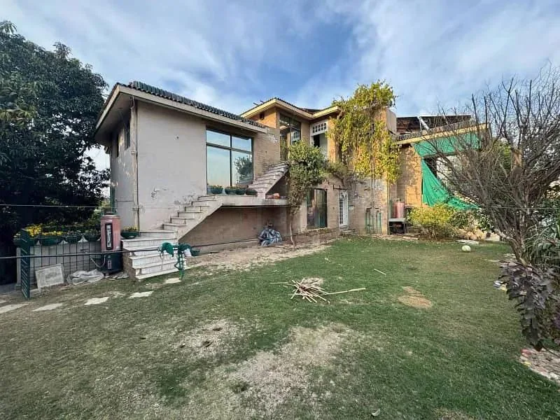 2 Kanal Modern Bungalow for Sale in DHA Lahore Near Park and Market