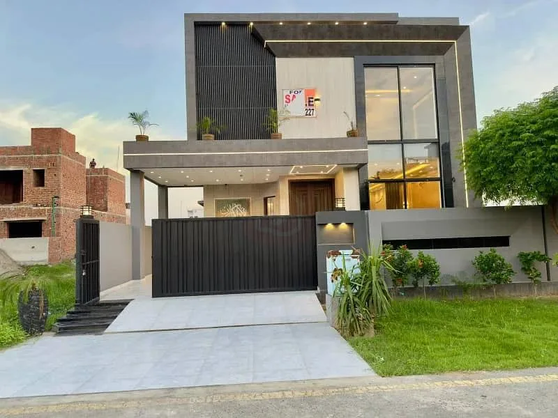 Exquisite 10 Marla Designer Villa Available in DHA Phase 6