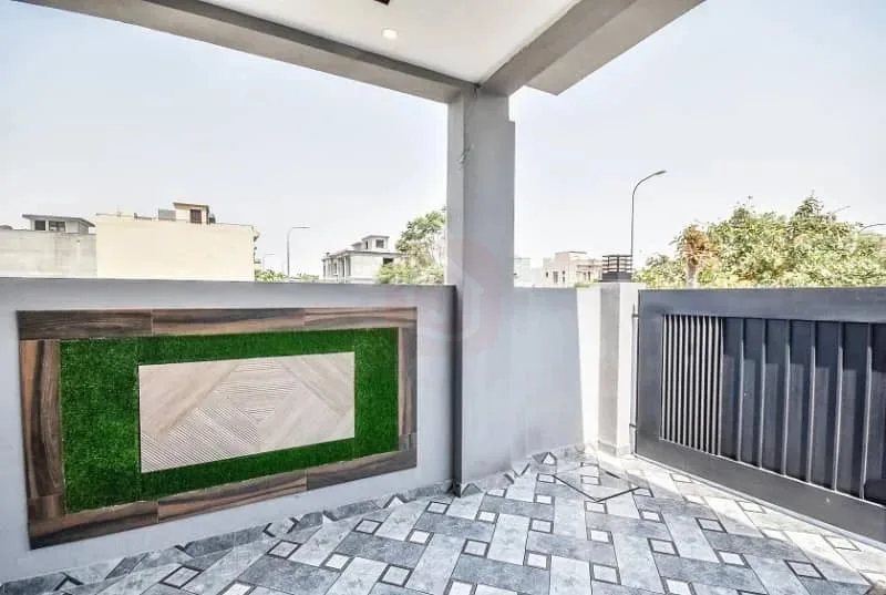 5 MARLA OWNER BUILT HOUSE IN PRIME LOCATION OF DHA LAHORE