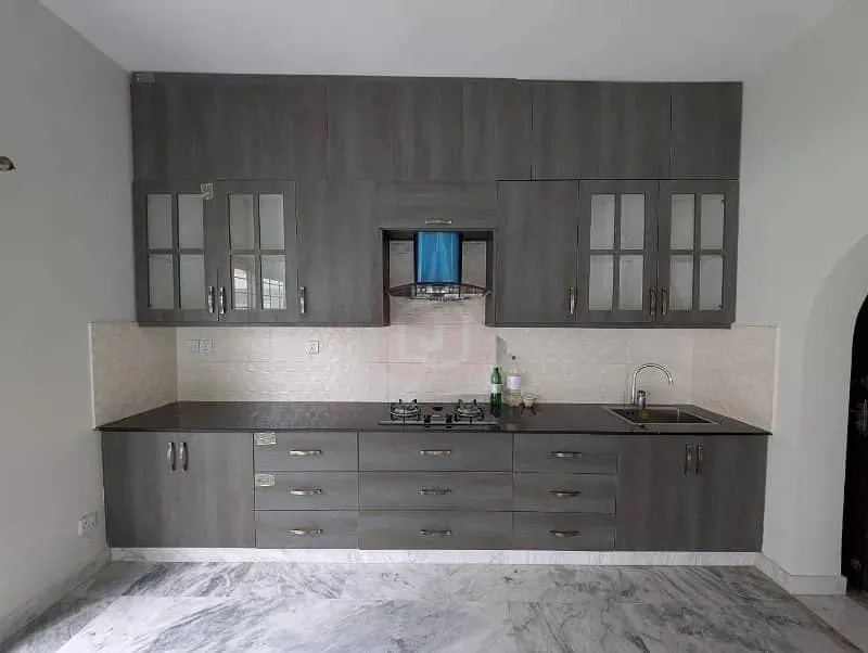 5 Kanal Demolishable House Available for Sale
