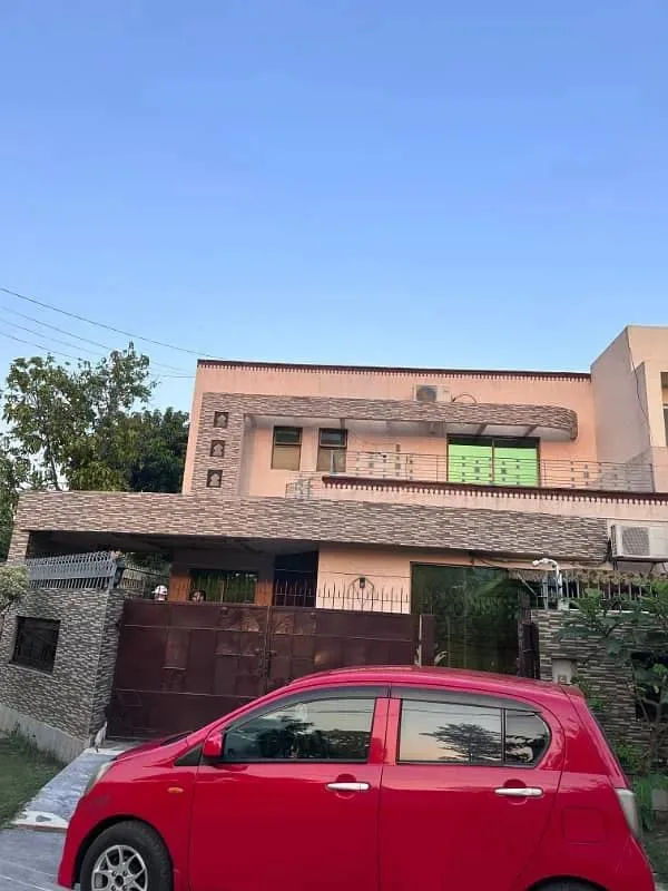 11 Marla Corner Bungalow for Sale in DHA Lahore Near Park and Market