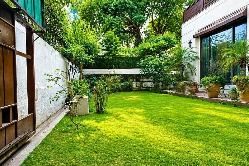 Prime Three-Sided Corner House in Islamabad F-7