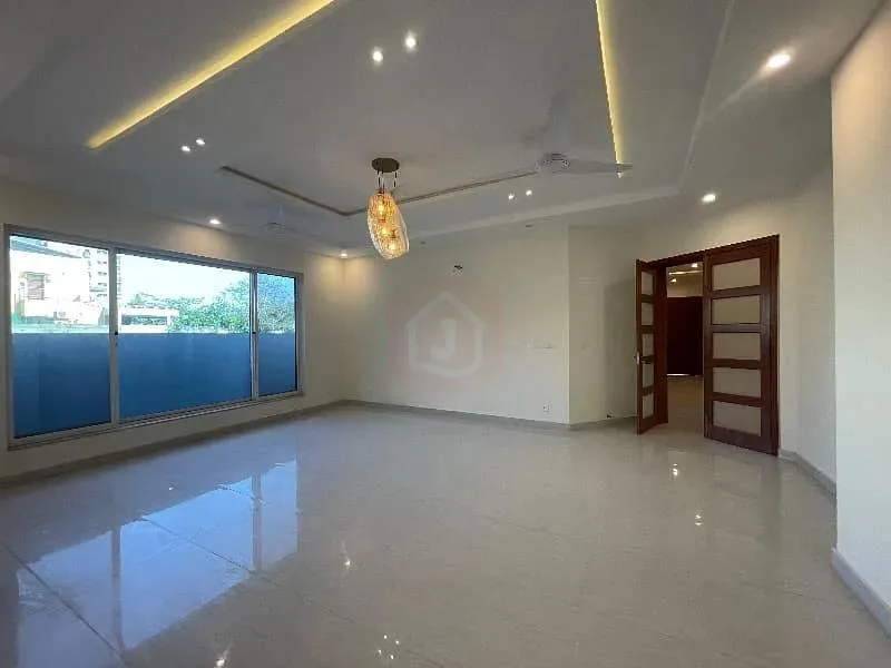 1 Kanal New Double Unit House in Prime Location, South Facing