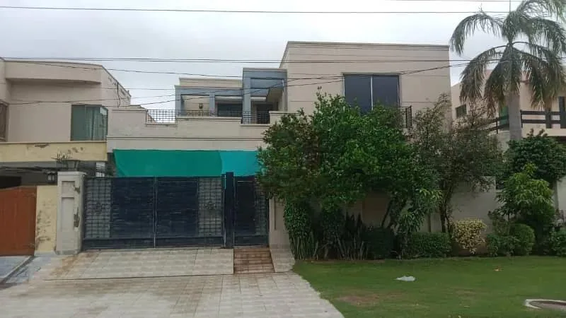One Kanal Modern Bungalow with 6 Bedrooms for Sale in DHA Lahore
