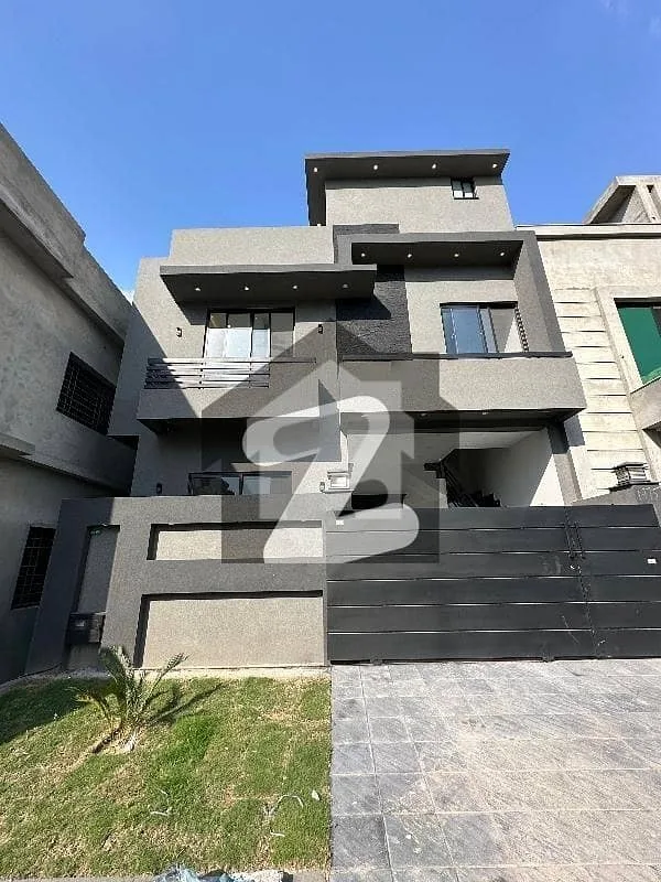 Stunning Corner 5 Marla Home Available for Purchase