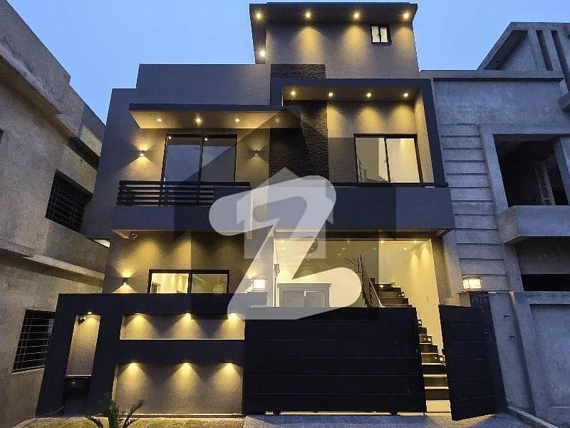 Stunning Corner 5 Marla Home Available for Purchase