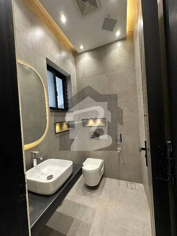 Stunning Corner 5 Marla Home Available for Purchase