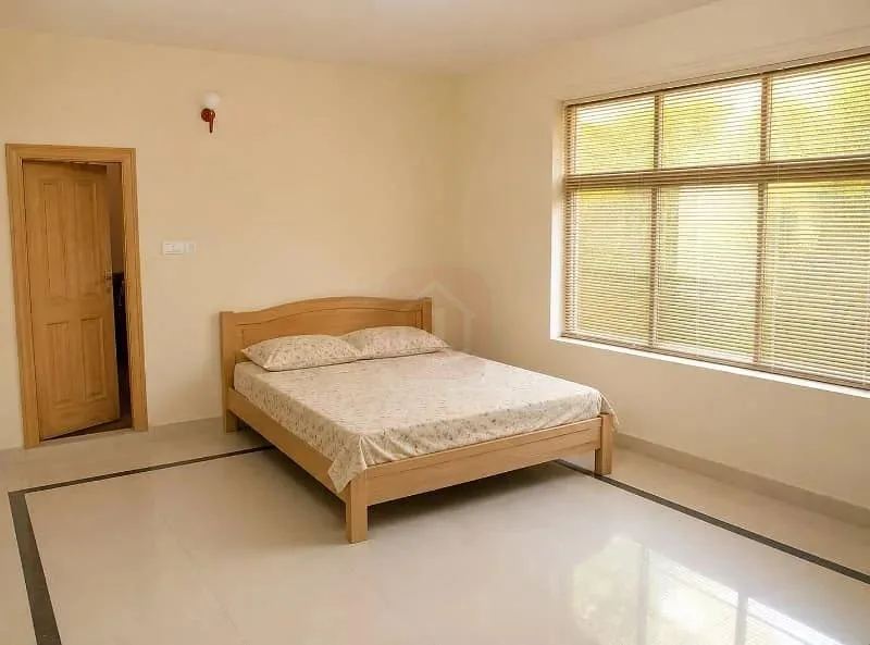Corner House for Sale: 80X120 in Islamabad F-7