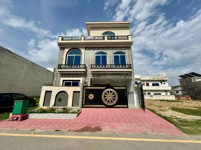 Luxury 8 Marla Home Available in Faisal Town Block A