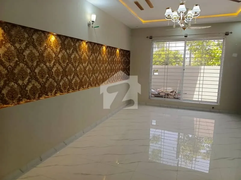 Brand New 10 Marla Sun-Faced Home in Top City 1