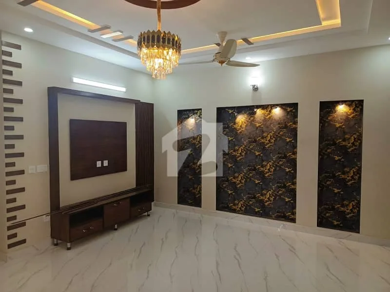 Brand New 10 Marla Sun-Faced Home in Top City 1
