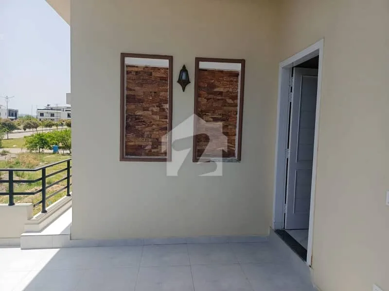 Brand New 10 Marla Sun-Faced Home in Top City 1