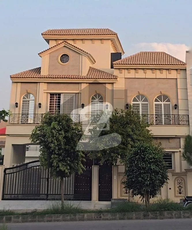 House Available on Main Boulevard in Top City 1