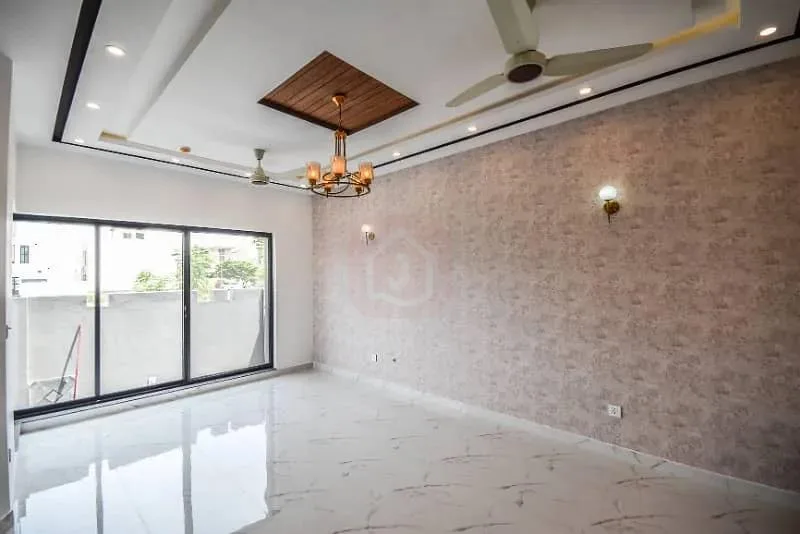 5 MARLA OWNER BUILT HOUSE IN PRIME LOCATION OF DHA LAHORE