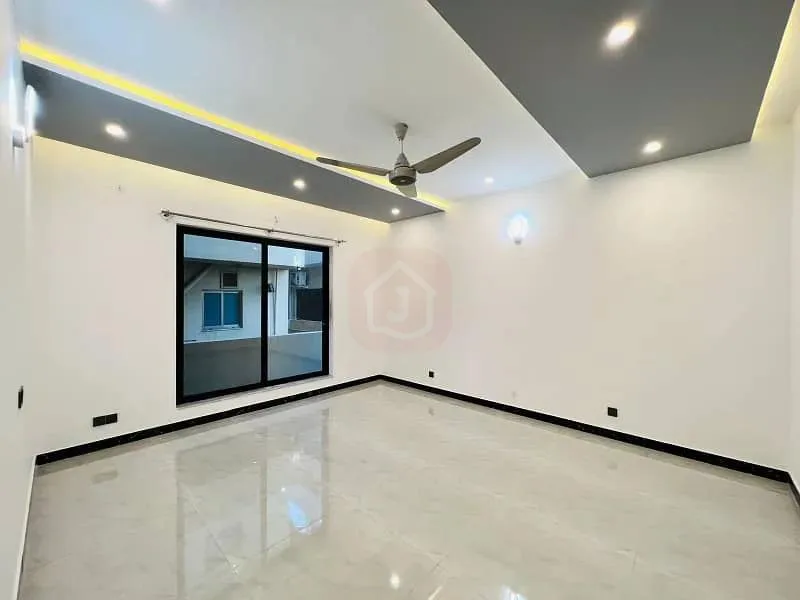 Modern 1 Kanal House with 6 Bedrooms for Sale in DHA Phase 2