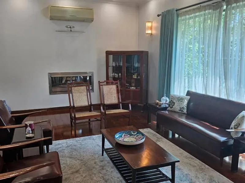 Modern One Kanal Bungalow with 5 Bedrooms and Lift in DHA Lahore