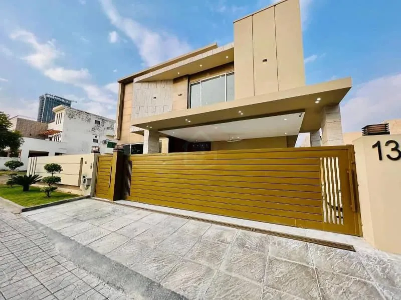 Elegant 1 Kanal House Available for Sale in DHA I_R