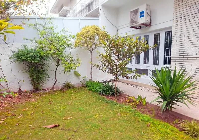 Demolishable House in Ideal F-6 Location