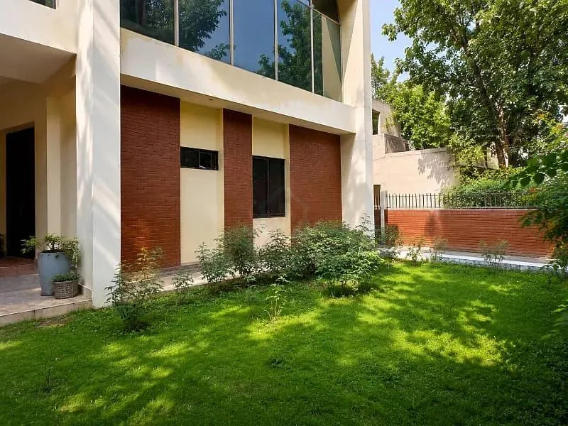 Old House for Sale in F-6 Islamabad