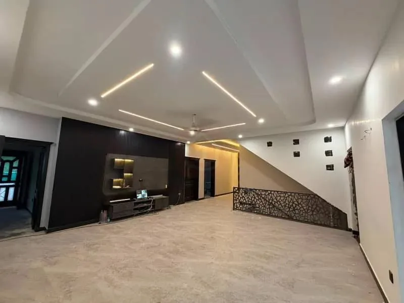 Stunning One Kanal Luxury Bungalow with Full Basement in DHA Lahore