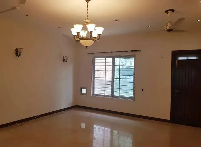 Prime Location: F-6/3 Old House for Investment Opportunity