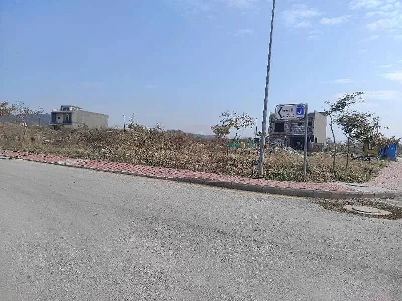 8 Marla Margalla Facing Plot for Sale in Sector J, Bahria Enclave