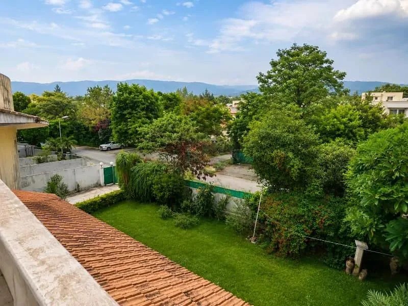 Corner House Available For Sale In F-8