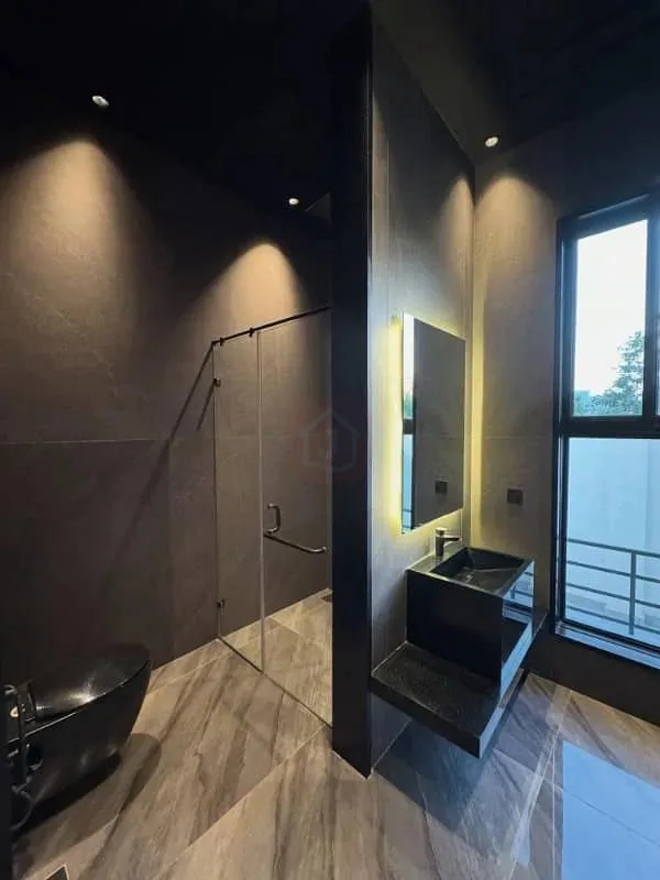 1 Kanal House Available in DHA Phase 2