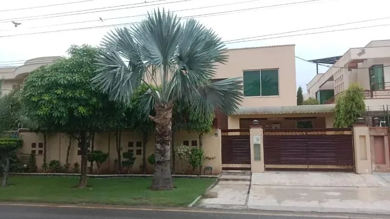 Modern 6-Bedroom Bungalow on One Kanal in DHA Lahore