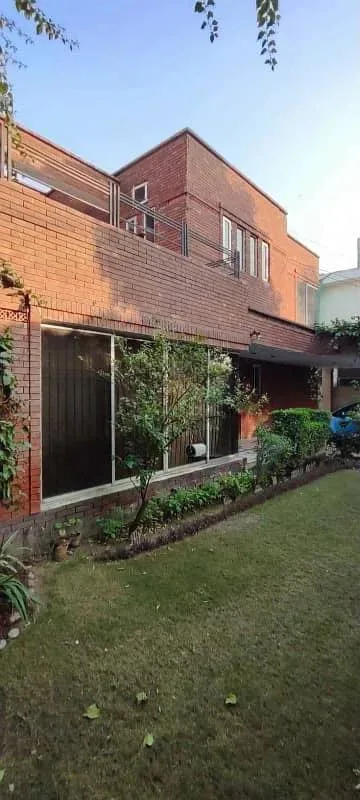 One Kanal Modern Bungalow Available in DHA Lahore Near Park and Market