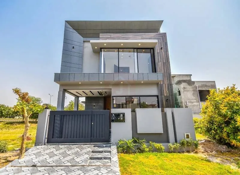 5 MARLA OWNER BUILT HOUSE IN PRIME LOCATION OF DHA LAHORE