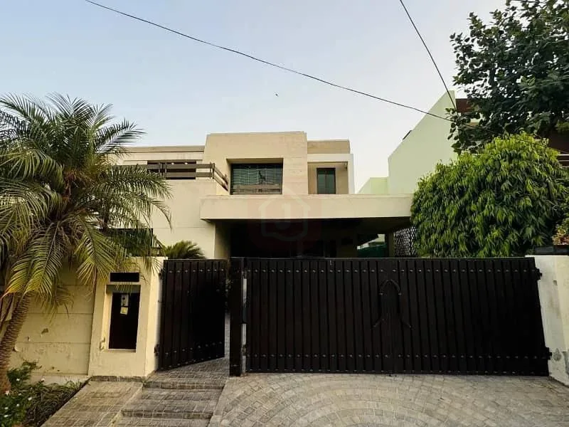 Modern One Kanal Bungalow with 5 Bedrooms and Lift in DHA Lahore
