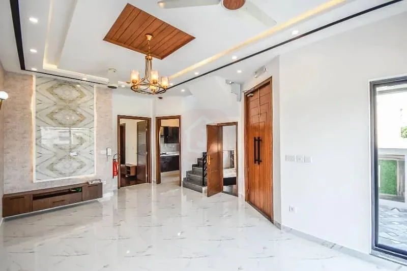 5 MARLA OWNER BUILT HOUSE IN PRIME LOCATION OF DHA LAHORE